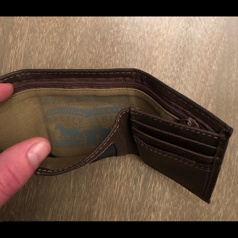 Levi’s wallet - Picture 3 of 4